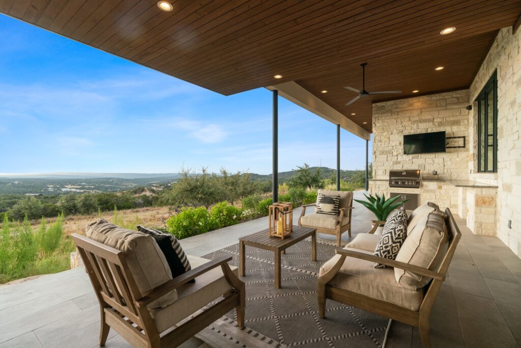 Back Patio Seating with View 2 - 67-web-or-mls-_1WM1032